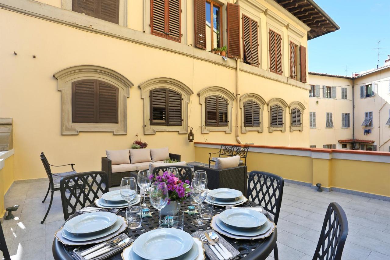 Design Apartment In The Heart Of Florence - Hosted By Sweetstay Bagian luar foto