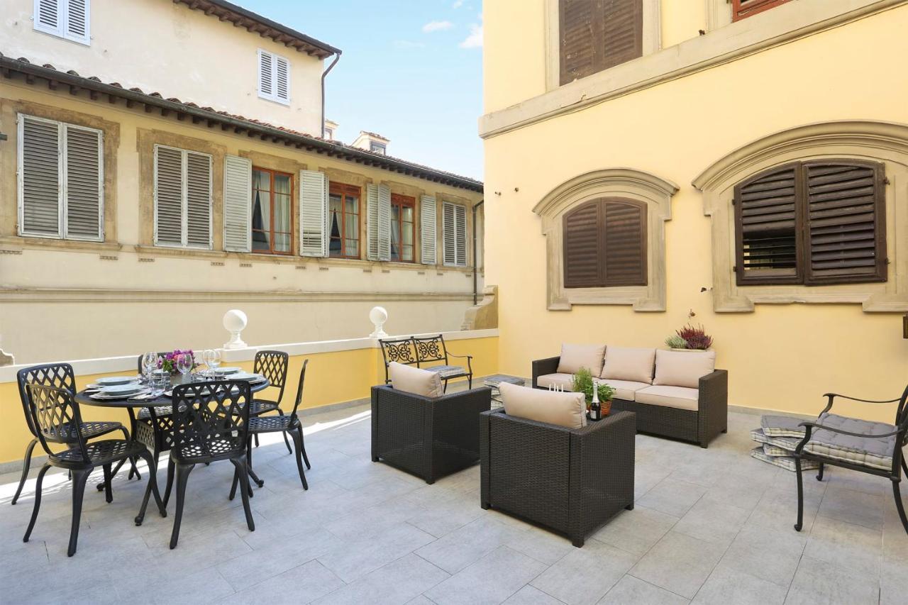 Design Apartment In The Heart Of Florence - Hosted By Sweetstay Bagian luar foto